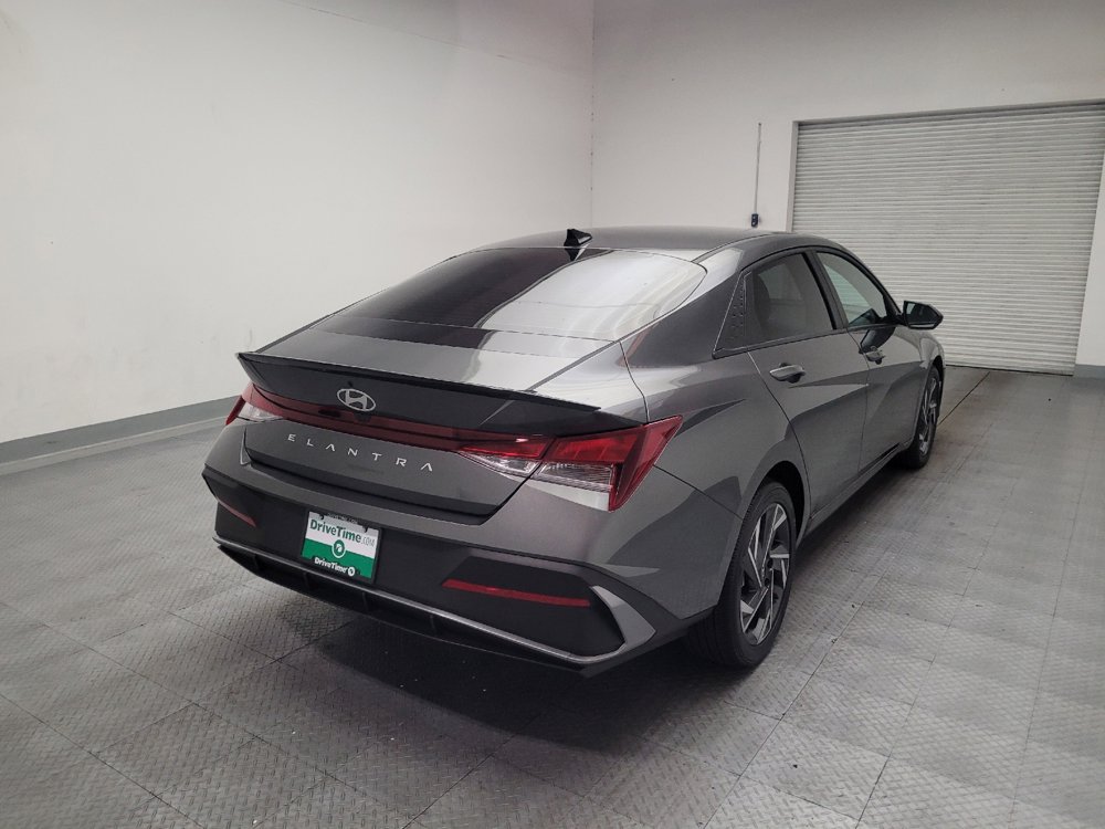 Used 2025 Hyundai Elantra Sport FWD image 9