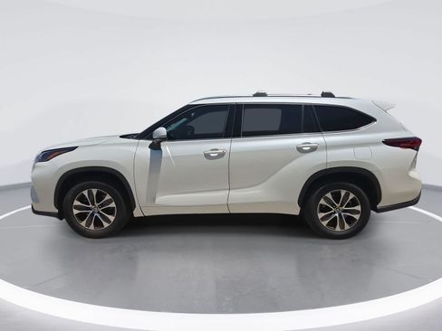 Used 2021 Toyota Highlander XLE FWD image 5