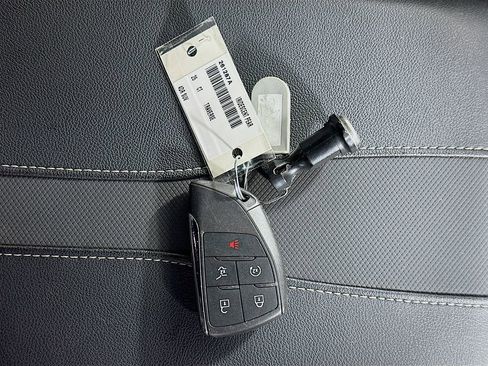 Used 2025 Chevrolet Traverse RS image 36