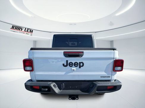 Used 2021 Jeep Gladiator Sport image 4