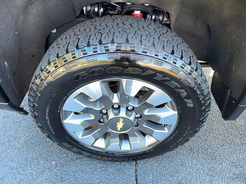 Used 2025 Chevrolet Silverado 2500 Custom w/ Custom Value Package image 9