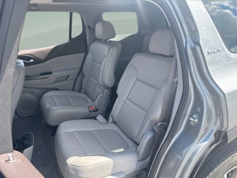 Used 2023 GMC Acadia SLT w/ Preferred Package FWD image 24