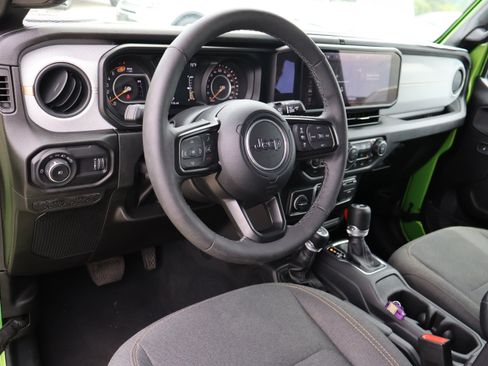 Used 2025 Jeep Wrangler Unlimited Sport AWD/4WD image 18