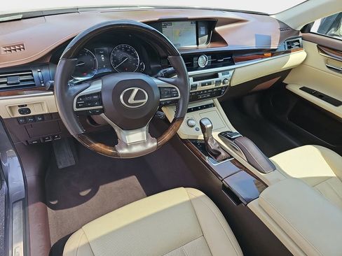 Used 2016 Lexus ES 350 w/ Luxury Package w/Wood Trim FWD image 18