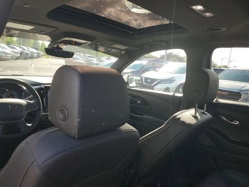Used 2023 Chevrolet Traverse RS AWD/4WD image 12