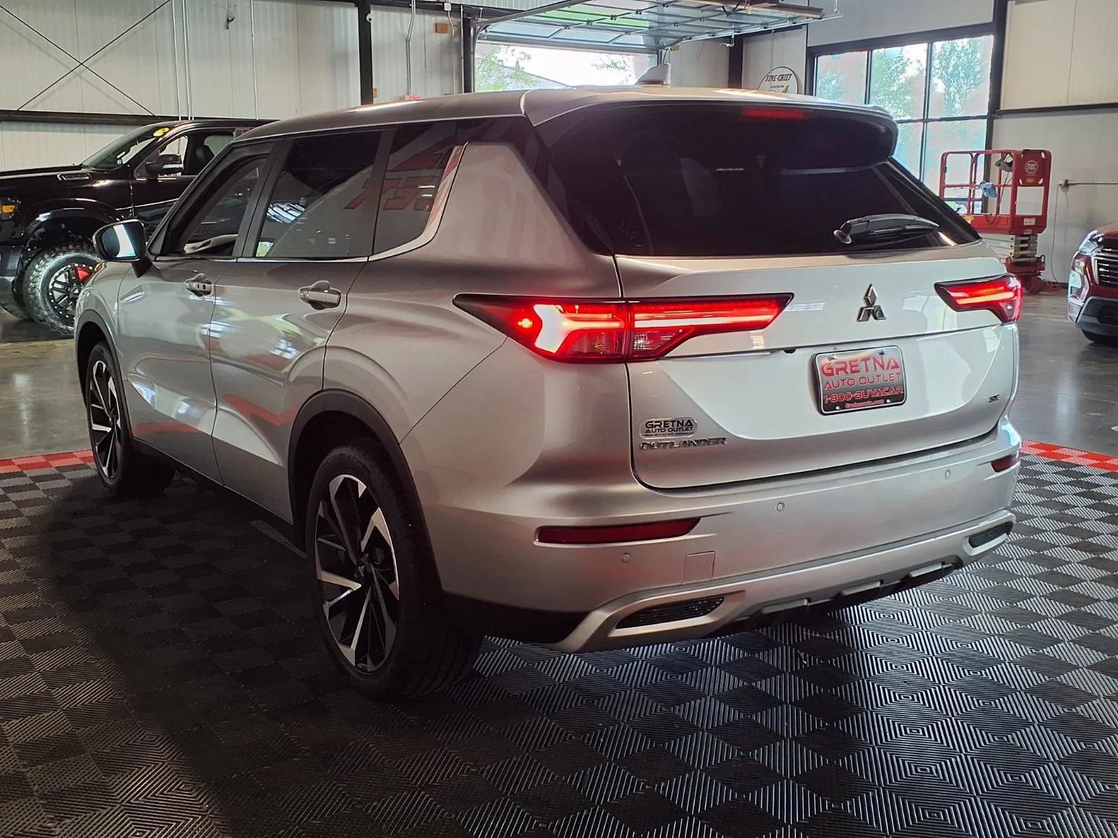 Used 2022 Mitsubishi Outlander SE AWD/4WD image 5