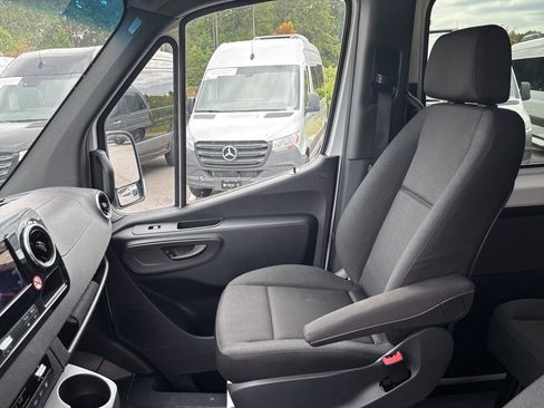 Used 2025 Mercedes-Benz Sprinter 2500 image 48