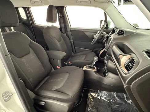 Used 2015 Jeep Renegade Latitude w/ Popular Equipment Group image 20