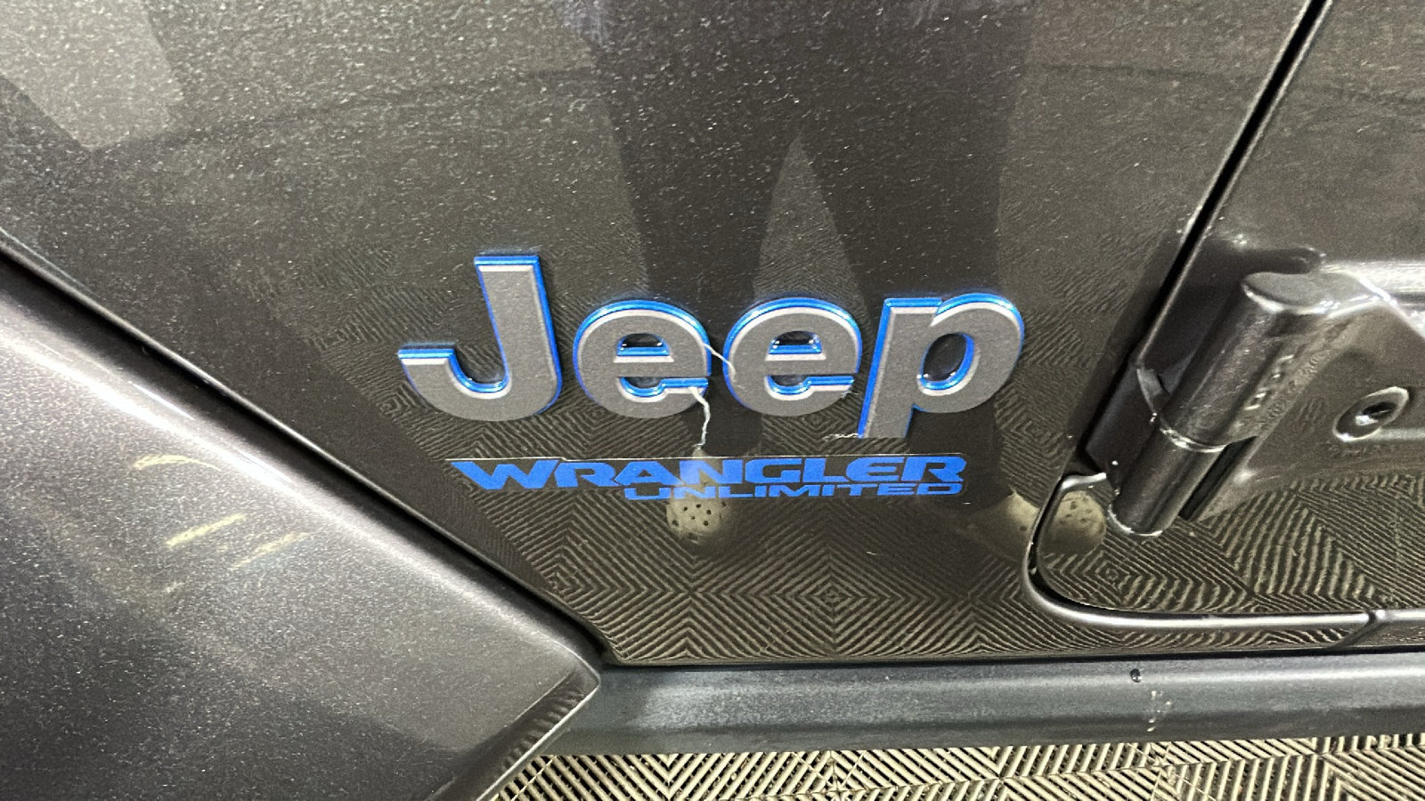 Used 2022 Jeep Wrangler Unlimited Rubicon 4xe w/ Cold Weather Group AWD/4WD image 11