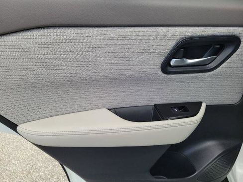 Certified 2023 Nissan Rogue SV FWD image 17