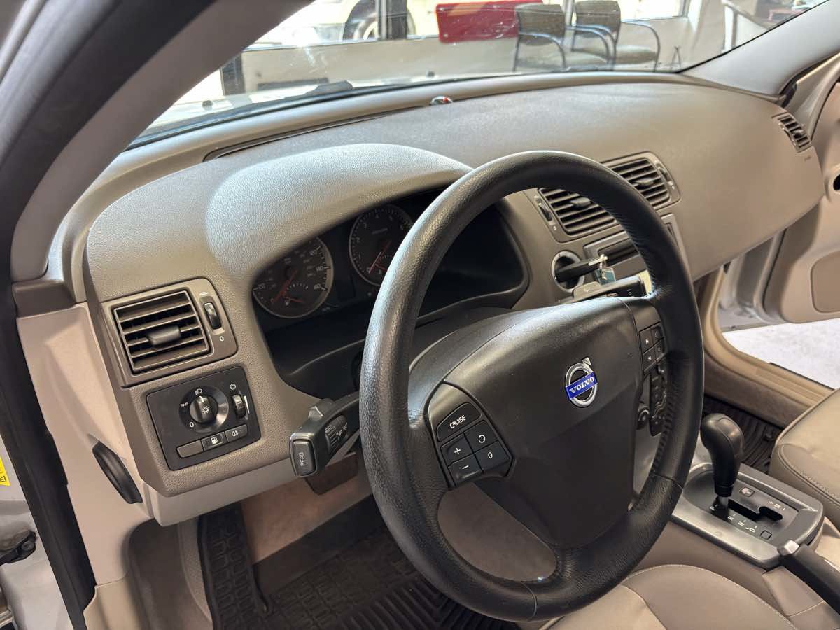 Used 2007 Volvo S40 2.4i FWD image 10