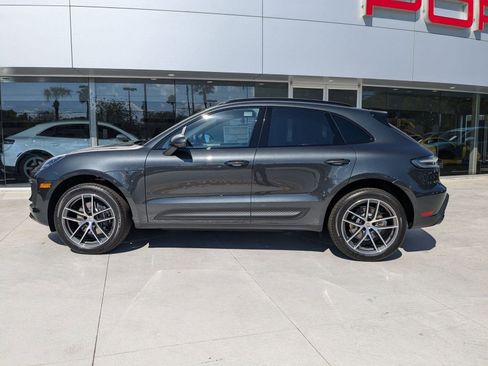 Certified 2025 Porsche Macan image 2