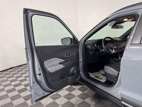 Used 2021 Nissan Kicks SR w/ SR Premium Package FWD image 17