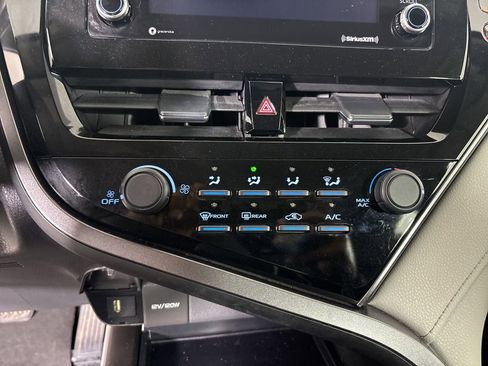 Used 2021 Toyota Camry LE image 18