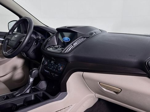 Used 2017 Ford Escape Titanium image 29