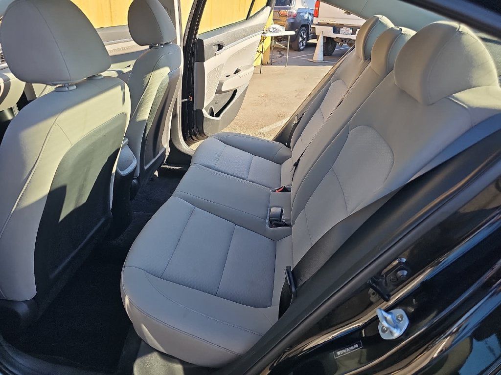 Used 2019 Hyundai Elantra SE FWD image 13