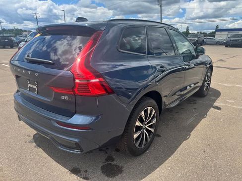 Used 2025 Volvo XC60 B5 Plus AWD/4WD image 5