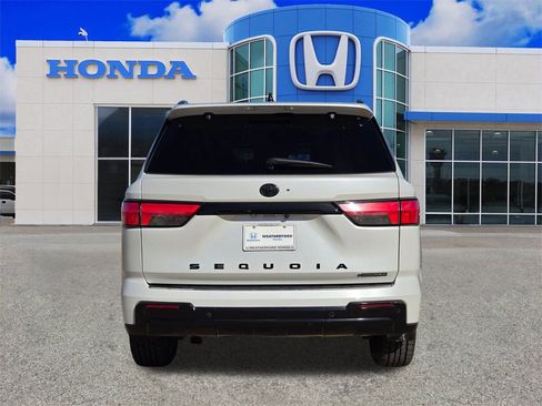 Used 2025 Toyota Sequoia Platinum image 4