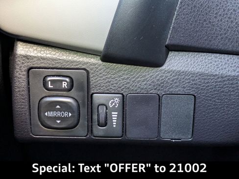 Used 2018 Toyota Corolla LE image 28