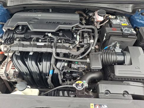 Used 2022 Hyundai Elantra Limited FWD image 29
