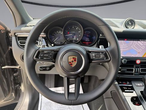 Used 2025 Porsche Macan AWD/4WD image 21