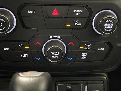 Used 2021 Jeep Renegade Limited w/ Sun & Sound Group AWD/4WD image 18