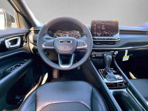 Used 2026 Jeep Compass Latitude image 8