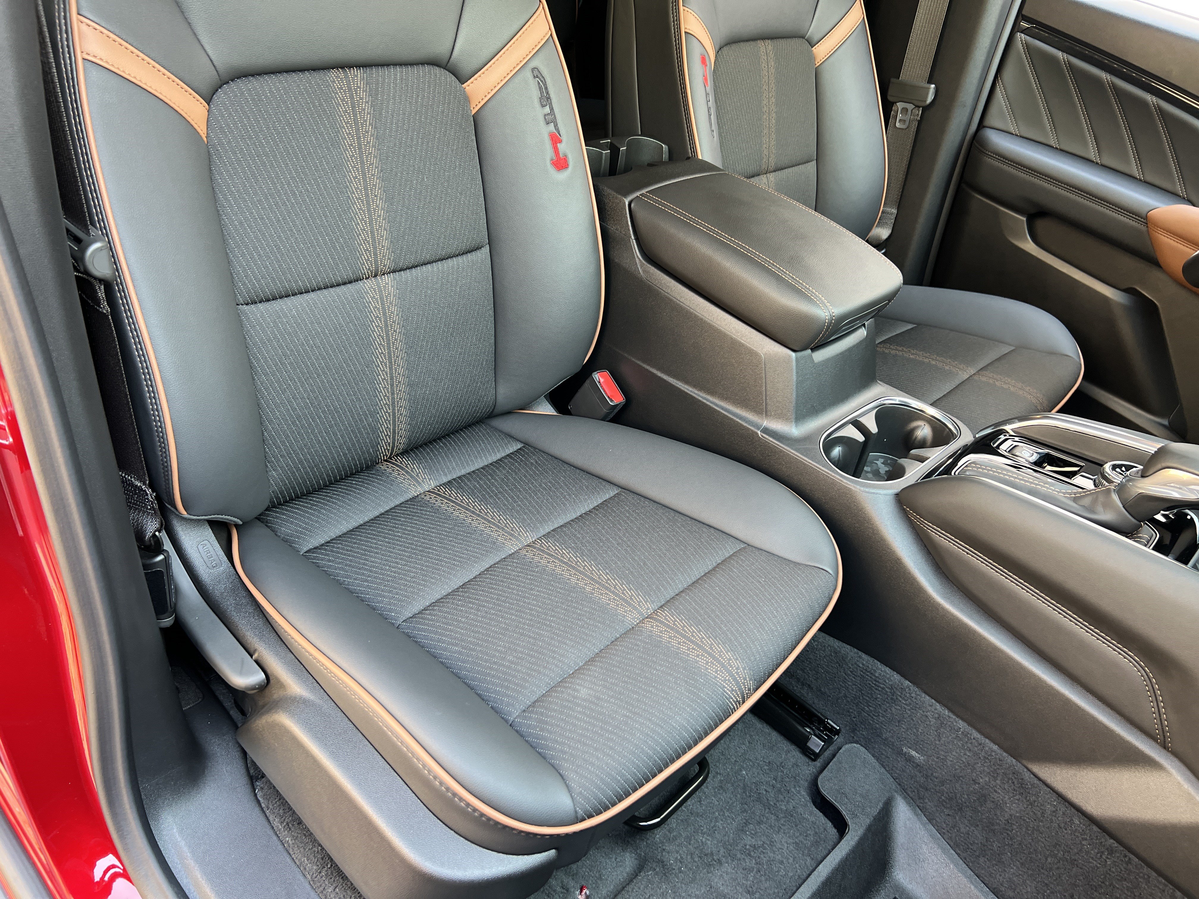 Used 2026 GMC Canyon AT4 w/ Technology Plus Package AWD/4WD image 18