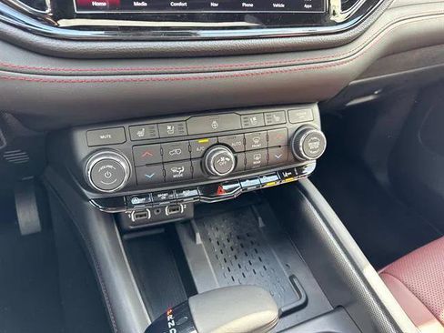 Certified 2025 Dodge Durango GT AWD/4WD image 10
