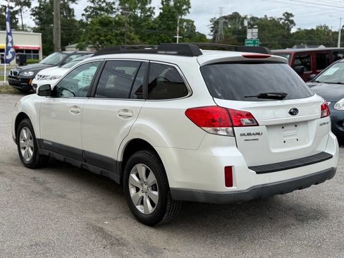 Used 2010 Subaru Outback 2.5i Premium AWD/4WD image 6
