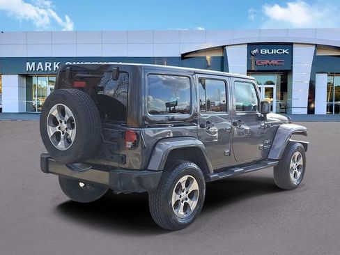 Used 2017 Jeep Wrangler Unlimited Sahara AWD/4WD image 29