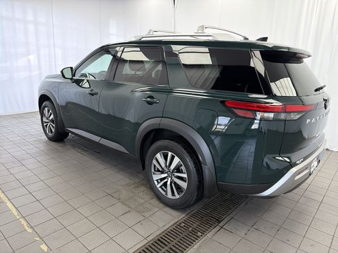 Used 2025 Nissan Pathfinder SL FWD image 7