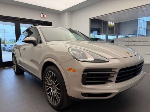 Used 2023 Porsche Cayenne Platinum Edition AWD/4WD image 31