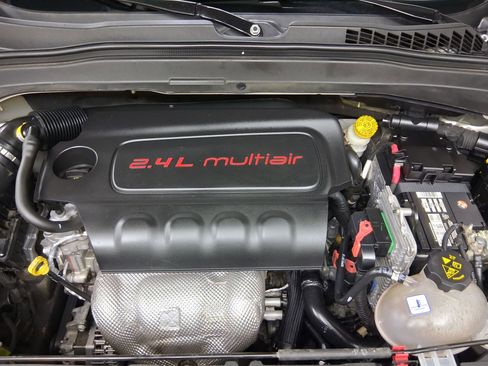 Used 2016 Jeep Renegade Trailhawk AWD/4WD image 35