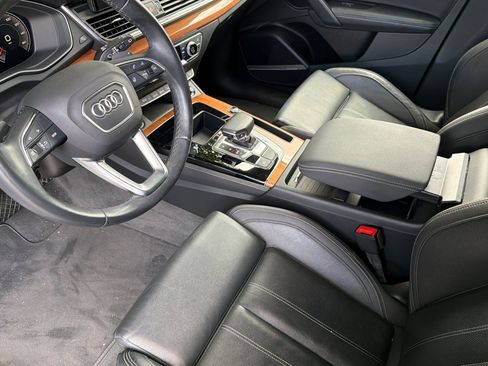 Used 2021 Audi Q5 Prestige w/ Prestige Package image 11