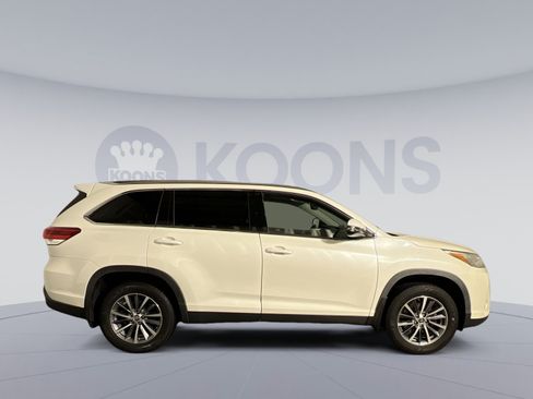 Used 2019 Toyota Highlander XLE AWD/4WD image 17