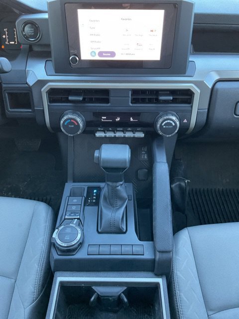 Used 2025 Toyota Tacoma SR5 AWD/4WD image 21