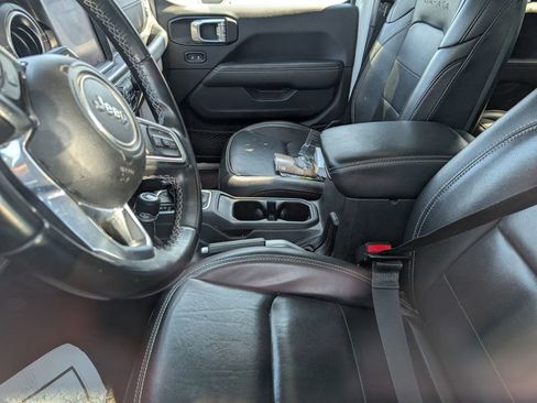 Used 2022 Jeep Wrangler Unlimited Sahara 4xe image 8