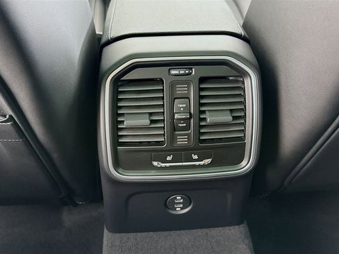 New 2026 Porsche Macan image 28