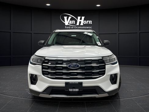 Used 2026 Ford Explorer Active w/ Active Comfort Package AWD/4WD image 2