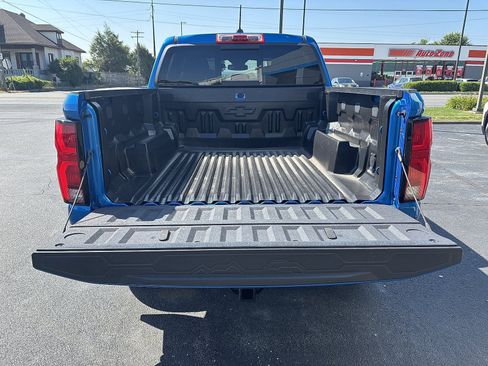 Used 2024 Chevrolet Colorado Z71 w/ Z71 Convenience Package 2 AWD/4WD image 6