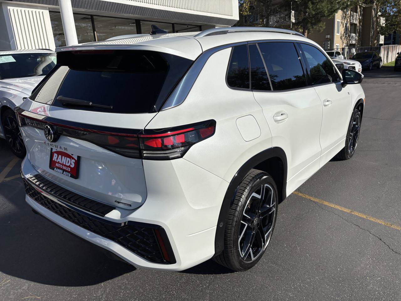Used 2025 Volkswagen Tiguan SEL R-Line AWD/4WD image 8