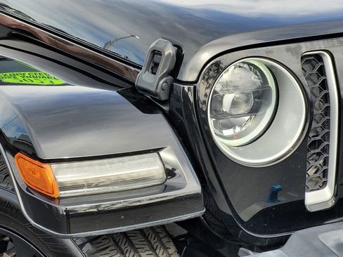 Used 2023 Jeep Wrangler Unlimited Sahara image 11