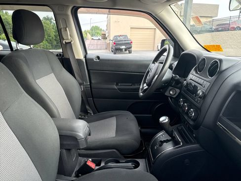 Used 2015 Jeep Patriot Sport w/ Power Value Group AWD/4WD image 8
