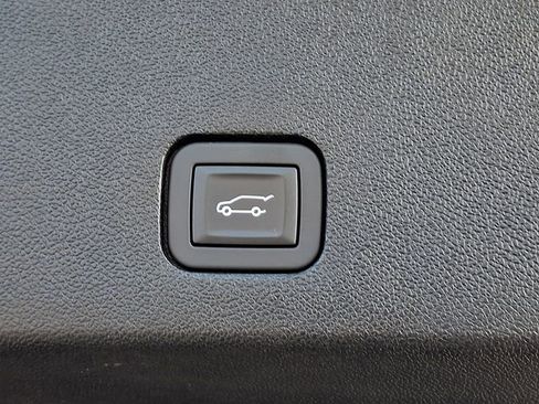 Certified 2025 Cadillac XT6 Premium Luxury image 29