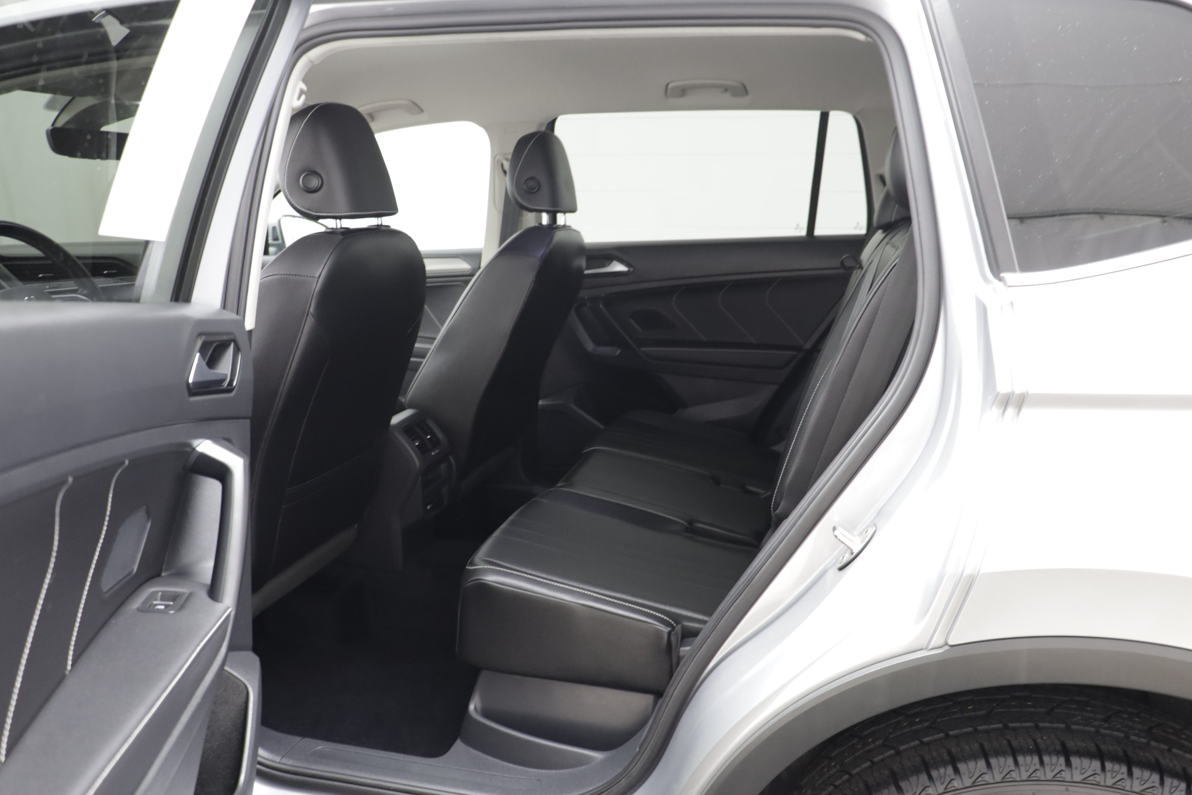 Used 2022 Volkswagen Tiguan SE AWD/4WD image 13