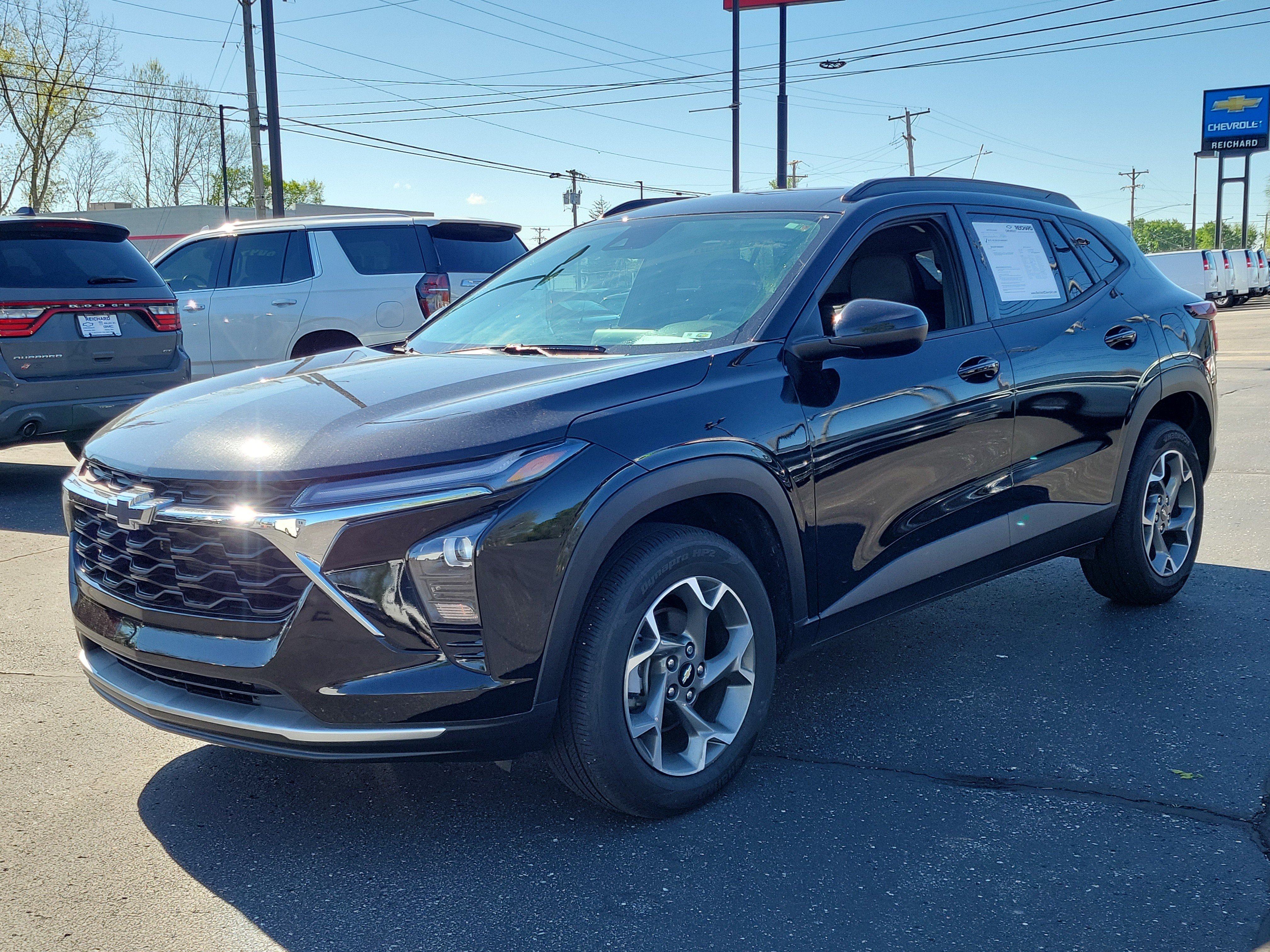 Used 2024 Chevrolet Trax LT w/ LT Convenience Package FWD image 2