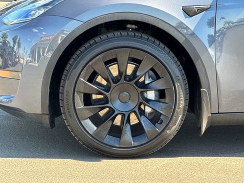 Used 2022 Tesla Model Y Long Range AWD/4WD image 22