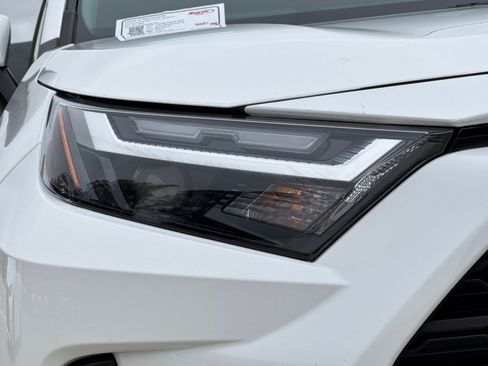 Used 2022 Toyota RAV4 XLE AWD/4WD image 11