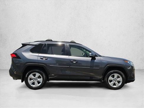 Used 2020 Toyota RAV4 XLE w/ Convenience Package AWD/4WD image 4